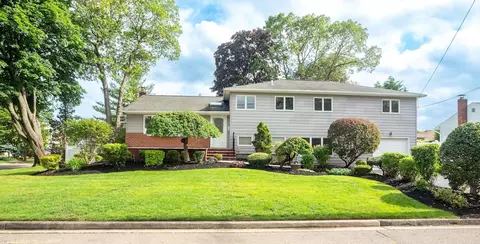 119 Louis St, Massapequa, NY 11758