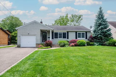 56 Lakeland Ave, Babylon, NY 11702