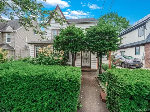 29 Jayson Ave, North Hempstead, NY 11021