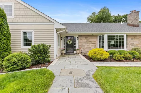 56 Morris Ln S, Scarsdale, NY 10583