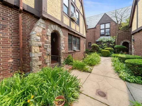 35-05 167th St #4, New York, NY 11358