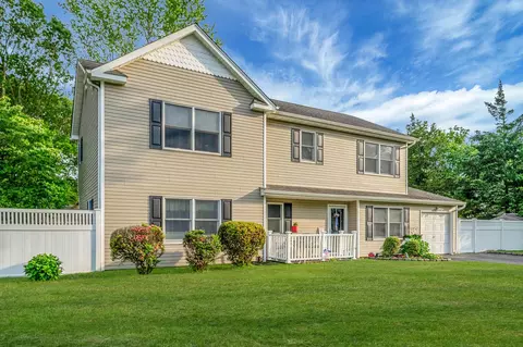 29 Kejaro Ct, Centereach, NY 11720