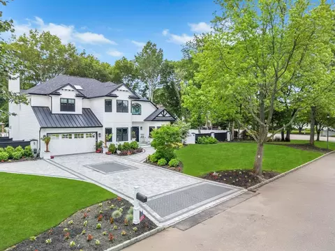 6 Premier Ct, Nesconset, NY 11767