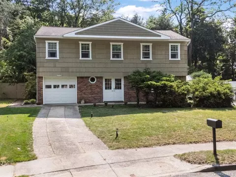 19 Salisbury Dr N, East Northport, NY 11731