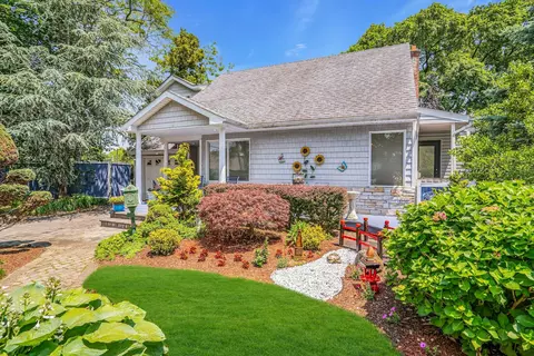 20 Wiltshire Dr, Commack, NY 11725