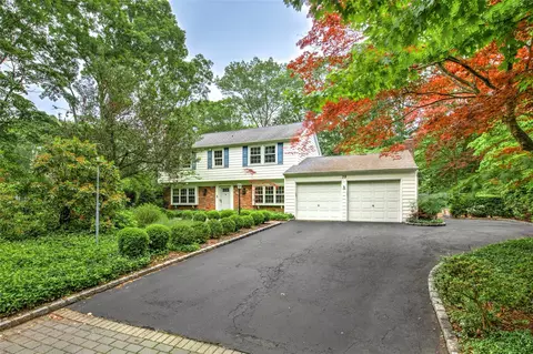 39 Sycamore Cir, Stony Brook, NY 11790