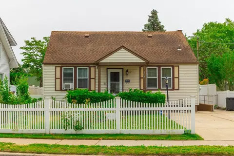 262 Park Ave, Babylon, NY 11702