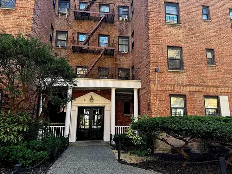 83-83 118 St #6L, New York, NY 11415
