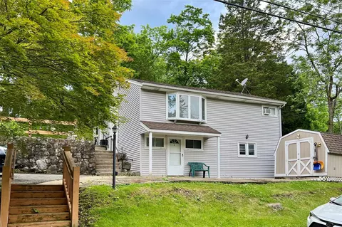 33 Roosevelt Pl, Stony Point, NY 10980