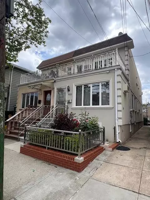 2558 E 2nd St, Brooklyn, NY 11223
