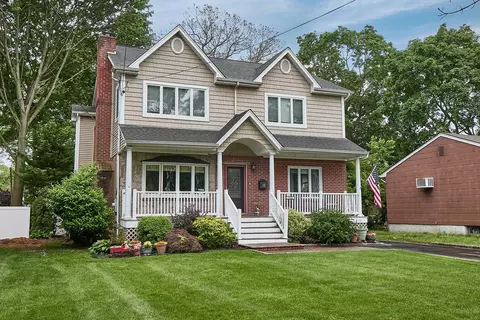 1531 Richard Ave, Merrick, NY 11566