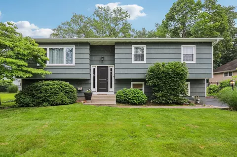 57 Kings Hwy, Clarkstown, NY 10920