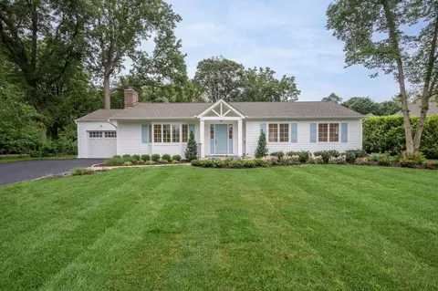 4 Alden Ln, Huntington, NY 11743