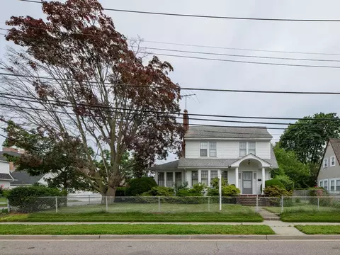 29 Devon Rd, Hempstead, NY 11550