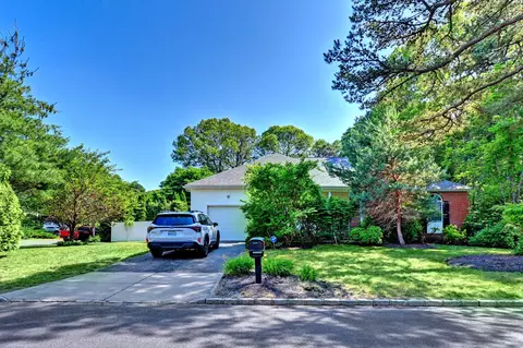 61 Timber Ridge Dr, Coram, NY 11727