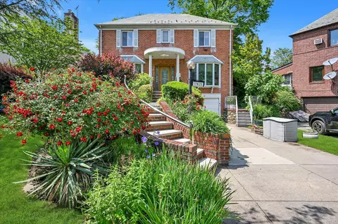 178-23 Edgerton Rd, Jamaica, NY 11432