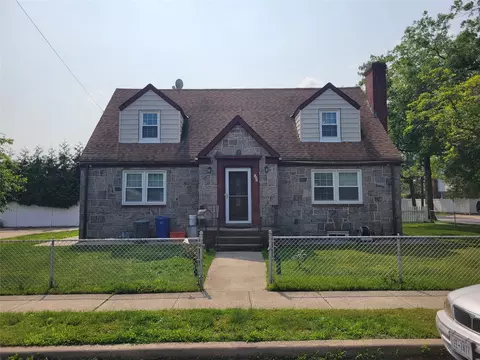 122 James St, Franklin Square, NY 11010