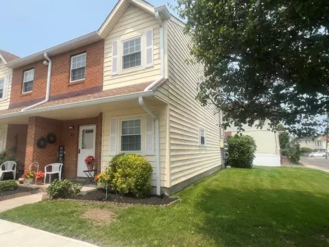 67 De Sibio Pl #67, Inwood, NY 11096