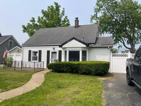 84 Rope Ln, Levittown, NY 11756