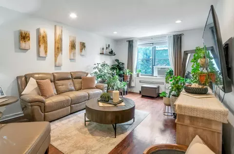445 W 240th St #3G, New York, NY 10463