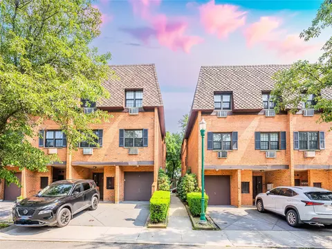220-31 67th Ave #2B, Oakland Gardens, NY 11364
