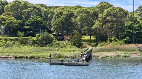 935 Meday Ave, Mattituck, NY 11952