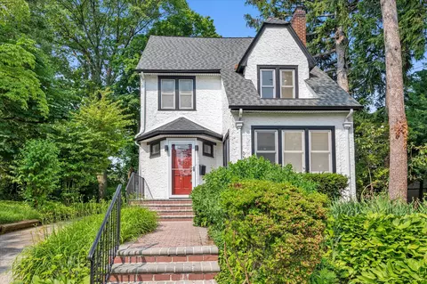 50-10 Concord Ave, North Hempstead, NY 11020