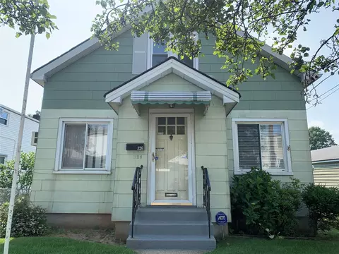 326 Oakley Ave, Elmont, NY 11003