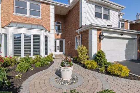 62 Hamlet Dr, Commack, NY 11725