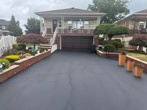 223 149 Pl, New York, NY 11357