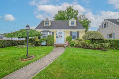 248 N Rutherford Ave, North Massapequa, NY 11758