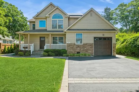 413 Robyn Pl, East Meadow, NY 11554