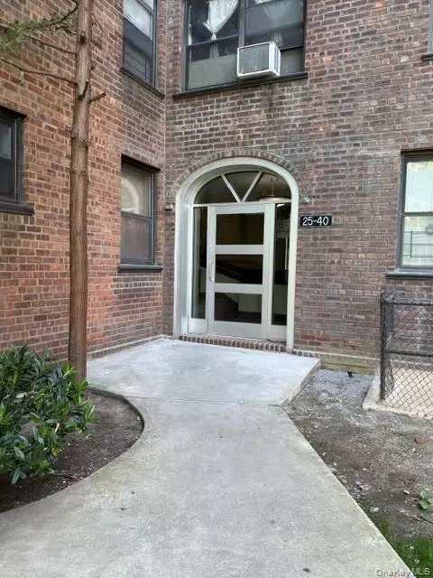 25-40 Union St #1G, Flushing, NY 11354