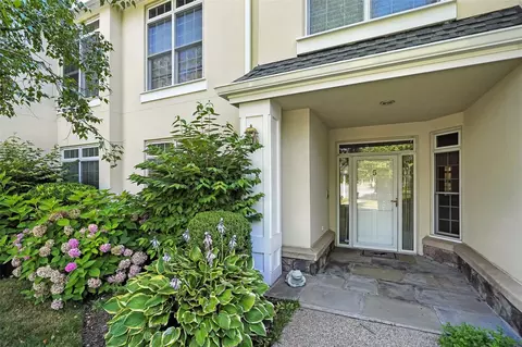 5 Arrowwood Cir, Rye Brook, NY 10573