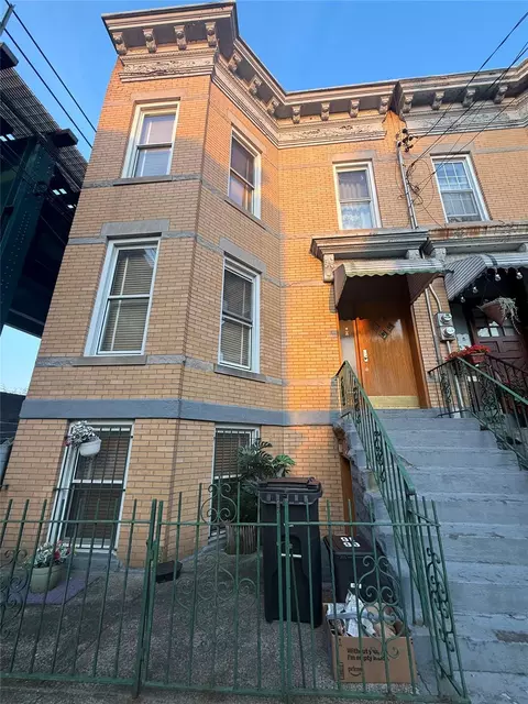 6616 60th St, Ridgewood, NY 11385