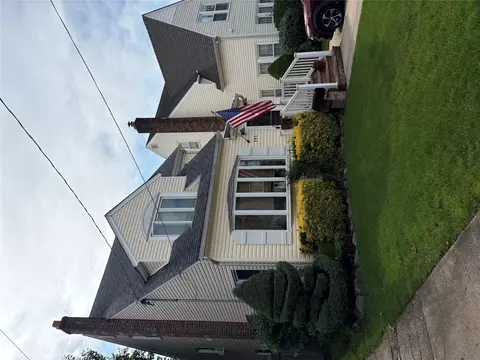 341 Marcellus Rd, North Hempstead, NY 11501