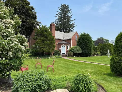 3 Carman Pl, Glen Head, NY 11545