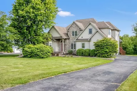 32 Gellatly Dr, Wappingers Falls, NY 12590