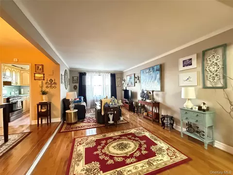 143-50 Hoover Ave #302, Jamaica, NY 11435