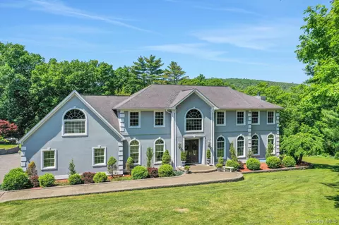95 Fawn Hill Ct, Kingston, NY 12401