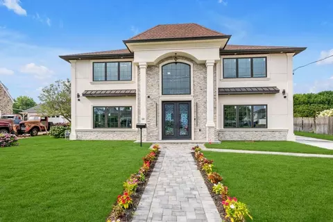 161 Division Ave, Hicksville, NY 11801