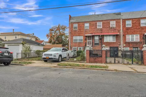 17911 Eveleth Rd, Jamaica, NY 11434