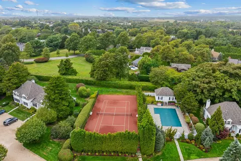 545 Hampton Rd #16, Southampton, NY 11968
