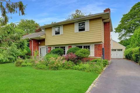 142 Marilynn St, East Islip, NY 11730