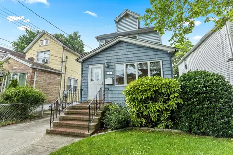 72 Putnam Ave, Valley Stream, NY 11580