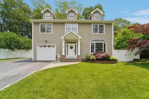 10 Willow Dr, Ramapo, NY 10901