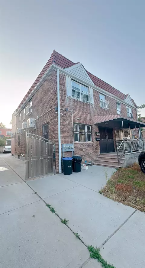 61-40 148th St, Flushing, NY 11367