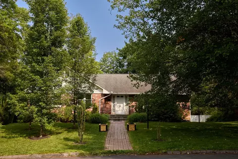 38 N Manheim Blvd, New Paltz, NY 12561