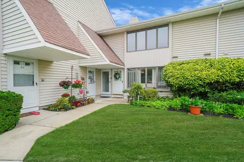 20 Laurel Ave #79, East Islip, NY 11730