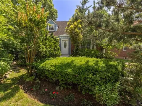 194 Davison Ave, Lynbrook, NY 11563